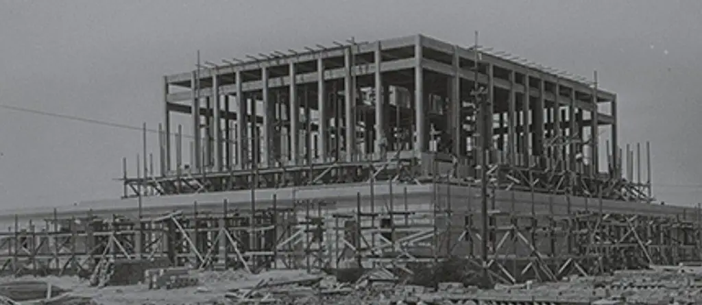 正在興建中的梅薩神殿。 