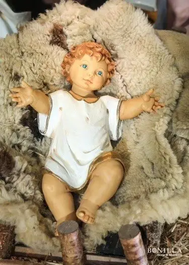 婴儿耶稣诞生场景的描绘。