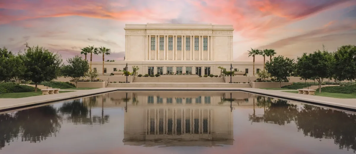 梅萨神庙图片由 R. Webb 和 K. HOOPES 拍摄