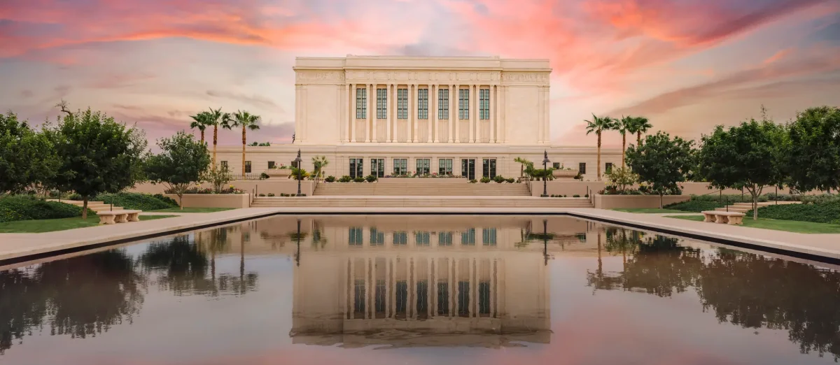 梅萨神庙图片由 R. Webb 和 K. HOOPES 拍摄